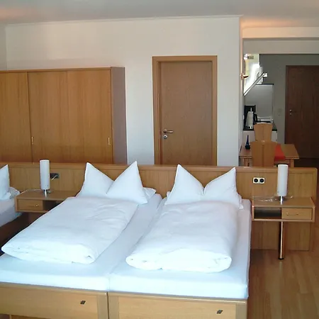 Retterath Am Nuerburgring Otel 3*